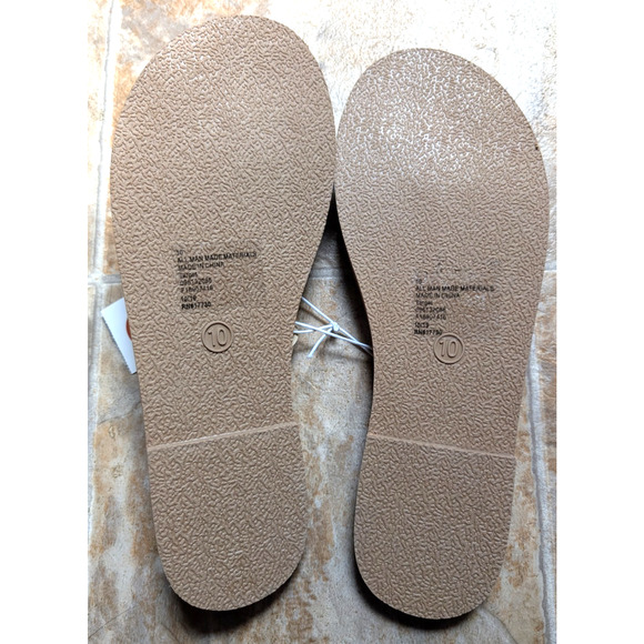 Universal Thread Gold/ Bobbie Thong Sandal Women's Size 10 NWT - Picture 2 of 3